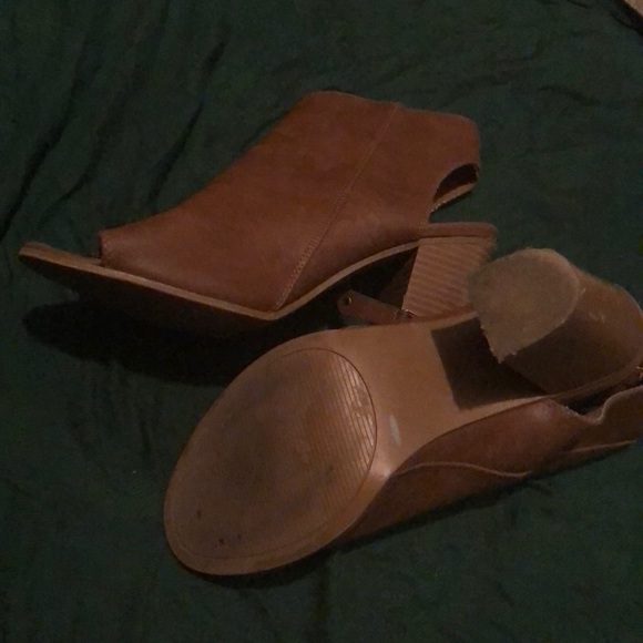 Boots - Picture 3 of 3